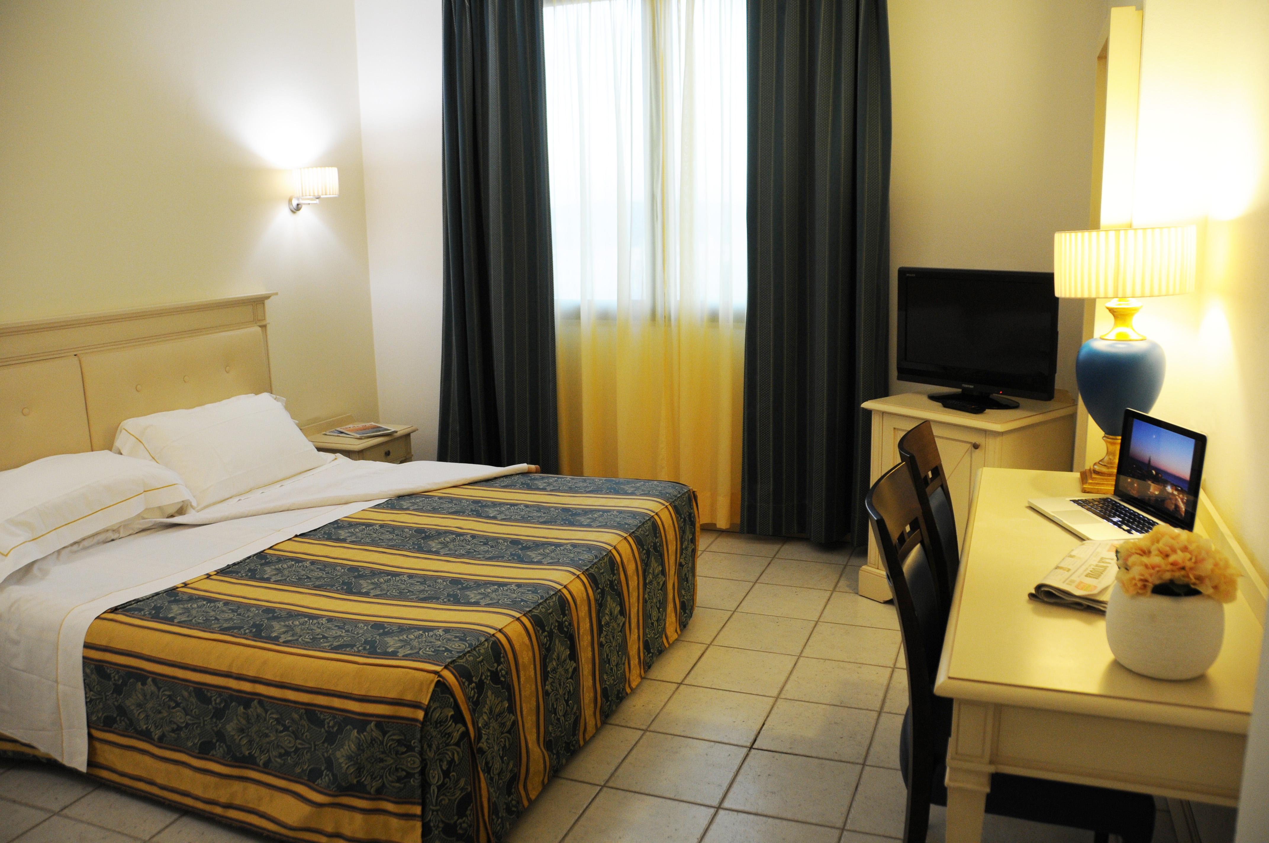 Hotel Catalunya Альгеро Екстер'єр фото